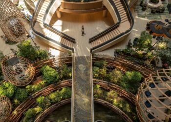 Atrium at PARKROYAL COLLECTION Marina Bay, Singapore (PRNewsfoto/PARKROYAL COLLECTION Marina Bay, Singapore)